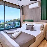 Vilă Luxury Private Pool Sauna Pool Table - 15mn Walk To The Town