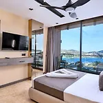 Vilă Luxury Private Pool Sauna Pool Table - 15mn Walk To The Town *