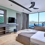 Vilă Luxury Private Pool Sauna Pool Table - 15mn Walk To The Town