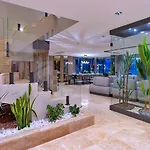 Vilă Luxury Private Pool Sauna Pool Table - 15mn Walk To The Town *