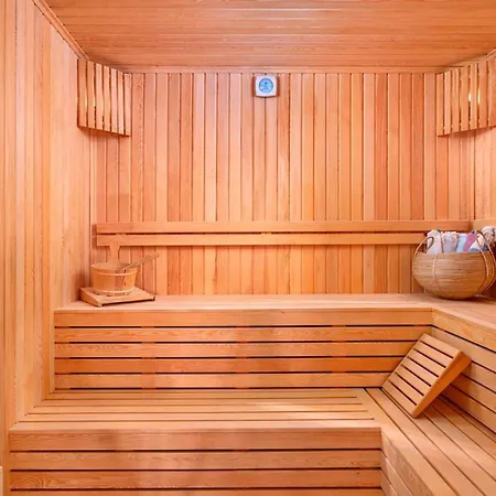Luxury Private Pool Sauna Pool Table - 15mn Walk To The Town *