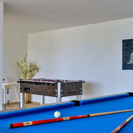 Luxury Private Pool Sauna Pool Table - 15mn Walk To The Town *