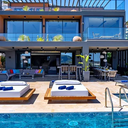 Вилла Luxury Private Pool Sauna Pool Table - 15mn Walk To The Town *