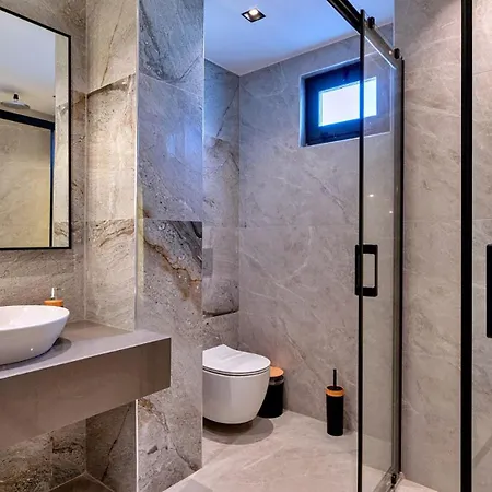 Luxury Private Pool Sauna Pool Table - 15mn Walk To The Town Вилла