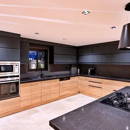 Luxury Private Pool Sauna Pool Table - 15mn Walk To The Town Вилла