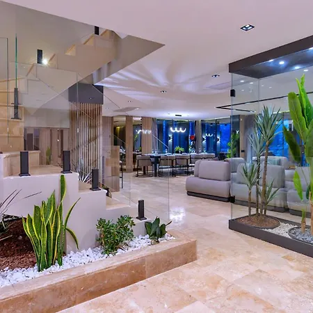 Вилла Luxury Private Pool Sauna Pool Table - 15mn Walk To The Town *