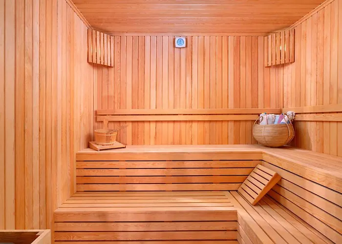 Luxury Private Pool Sauna Pool Table - 15mn Walk To The Town *