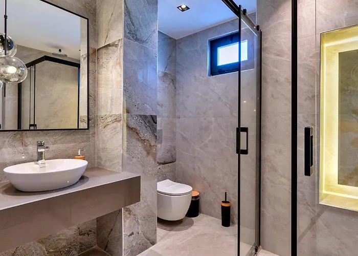 Luxury Private Pool Sauna Pool Table - 15mn Walk To The Town Willa